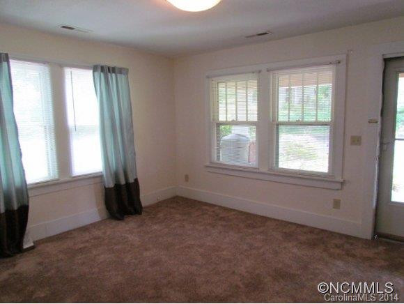 173 Markham Rd - Photo 2