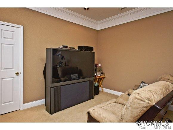 60 Squires Lane - Photo 14