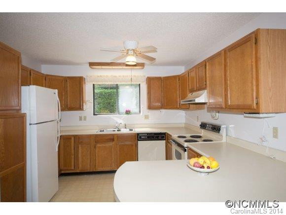 47 AptK8 Lake Drive - Photo 2
