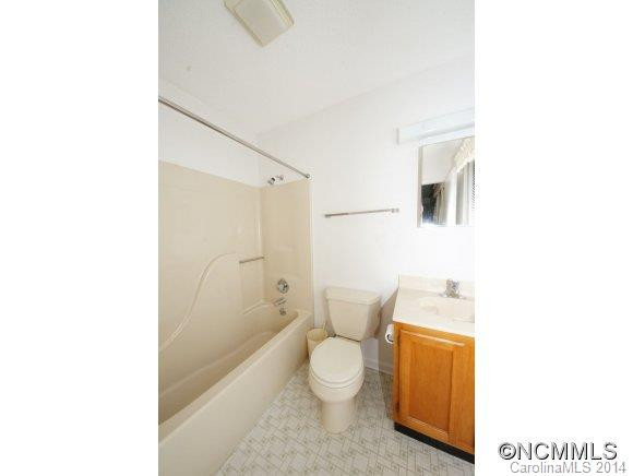 47 AptK8 Lake Drive - Photo 11