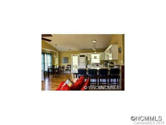 305 Northeast Avenue - Photo 4