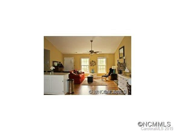 305 Northeast Avenue - Photo 5