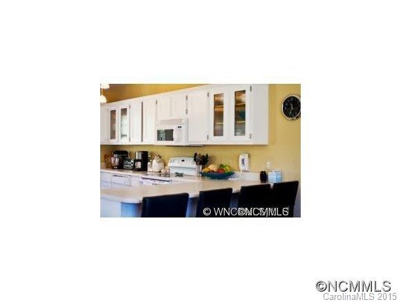 305 Northeast Avenue - Photo 7