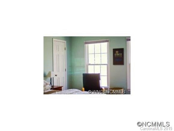 305 Northeast Avenue - Photo 8