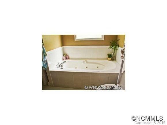 305 Northeast Avenue - Photo 9
