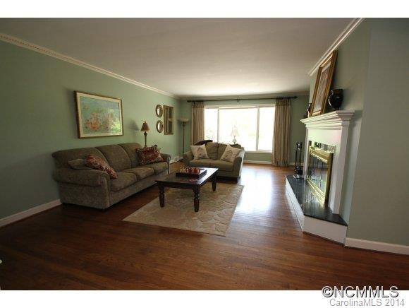 33 E Avon Parkway - Photo 2