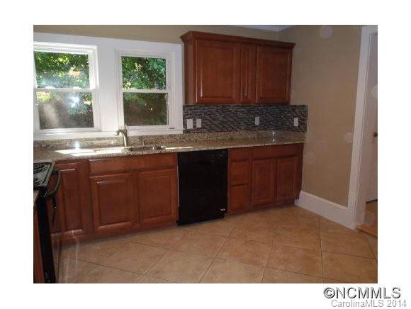 237 West Court Street - Photo 3