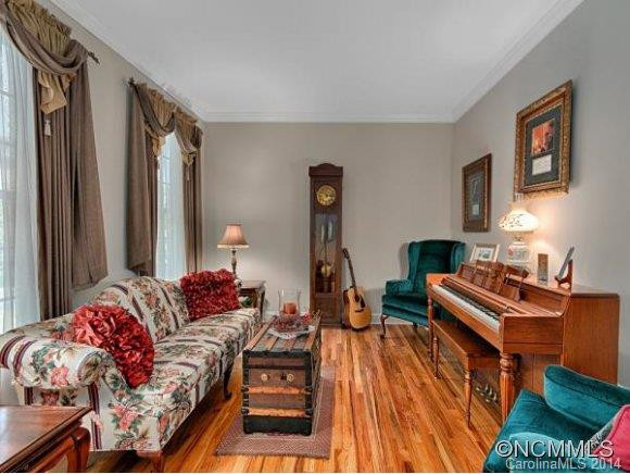 345 SCARLET TANAGER CT - Photo 2