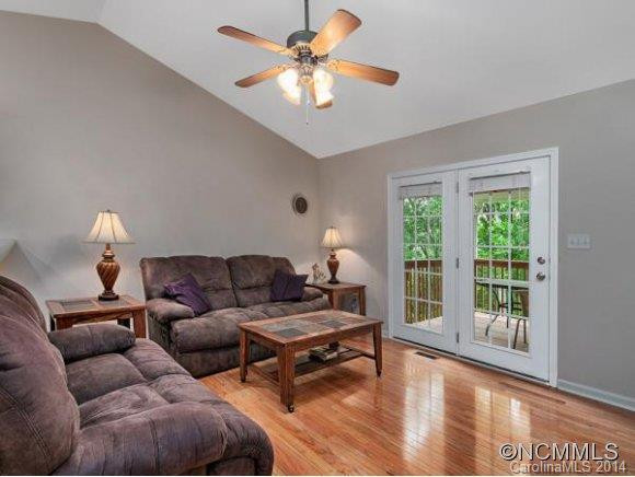 10 ST MARYS LANE - Photo 2