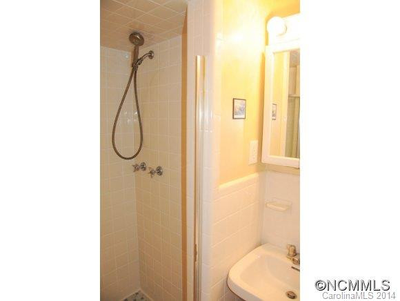 90 South Lakewood Circle - Photo 10