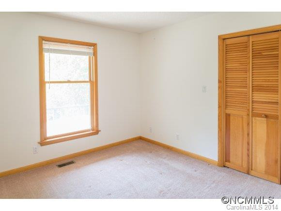 163 Woodburn Drive - Photo 10