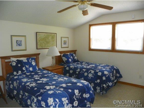 820 CREEKSIDE DR. - Photo 7