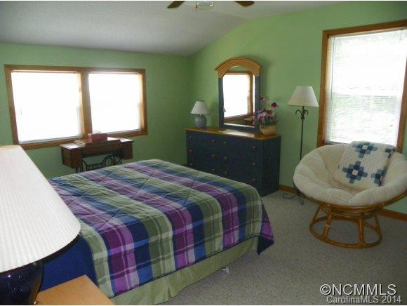 820 CREEKSIDE DR. - Photo 8