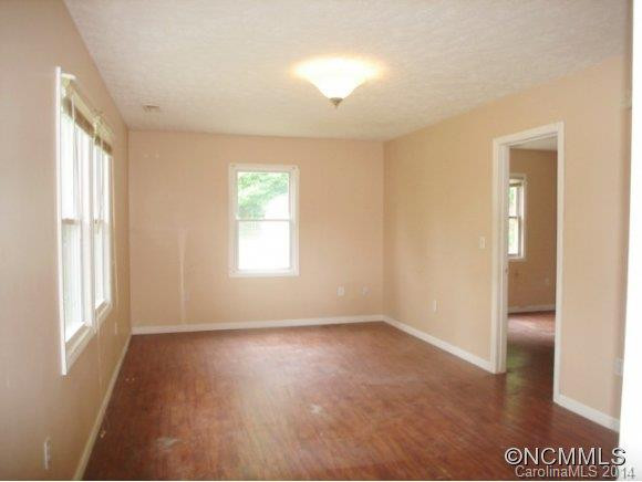 515 HALSBURY AVE - Photo 3