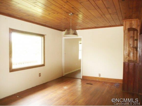 515 HALSBURY AVE - Photo 4
