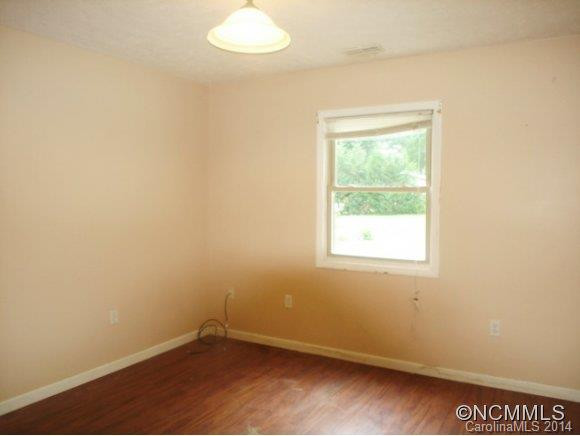 515 HALSBURY AVE - Photo 8