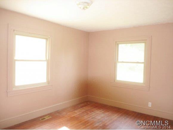 515 HALSBURY AVE - Photo 9