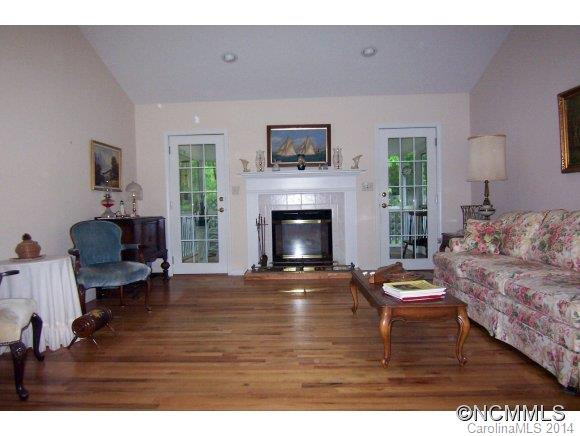 548 Thunder Road - Photo 2