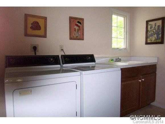 548 Thunder Road - Photo 11