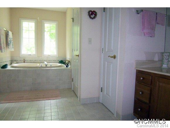 548 Thunder Road - Photo 8