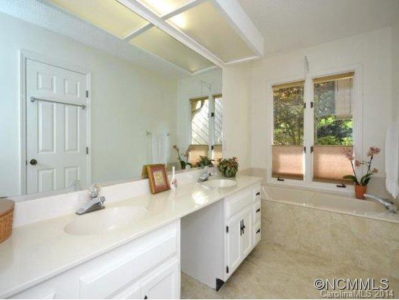 121 Deerlake Drive - Photo 11