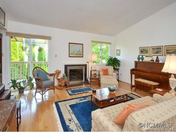 121 Deerlake Drive - Photo 4