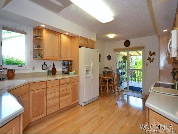 121 Deerlake Drive - Photo 6