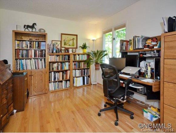 121 Deerlake Drive - Photo 8