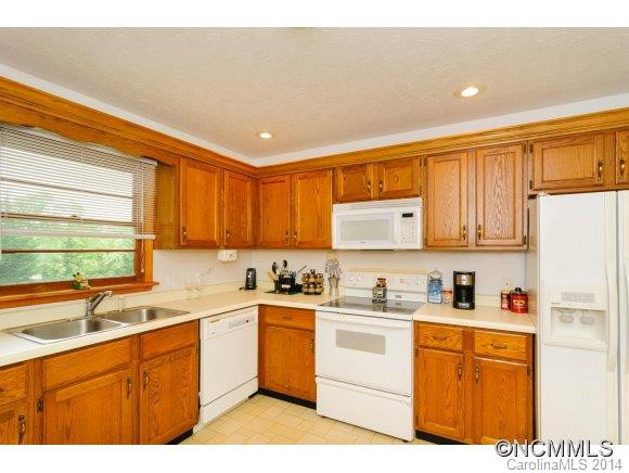 28 Lakeshore Dr - Photo 17