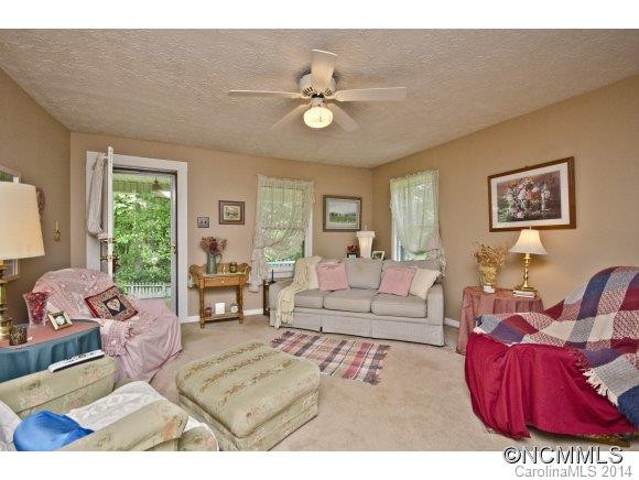 4 Fox Den Rd - Photo 3