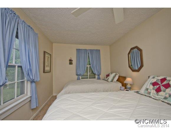 4 Fox Den Rd - Photo 9