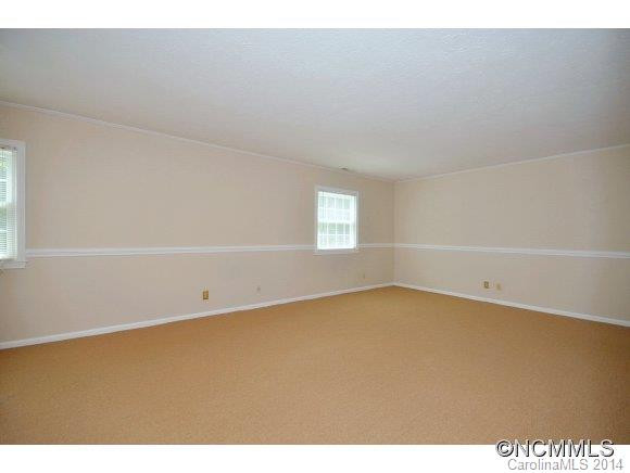 214 NORTH HILLS DRIVE - Photo 11
