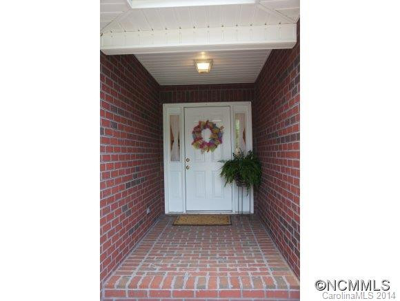 114 Hunters Trace - Photo 2