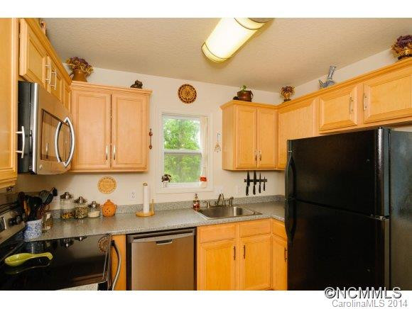 31 Third - Photo 9