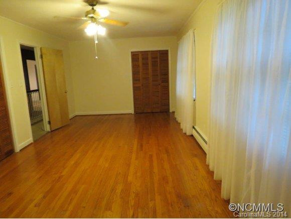 492 Oak Park Dr - Photo 2