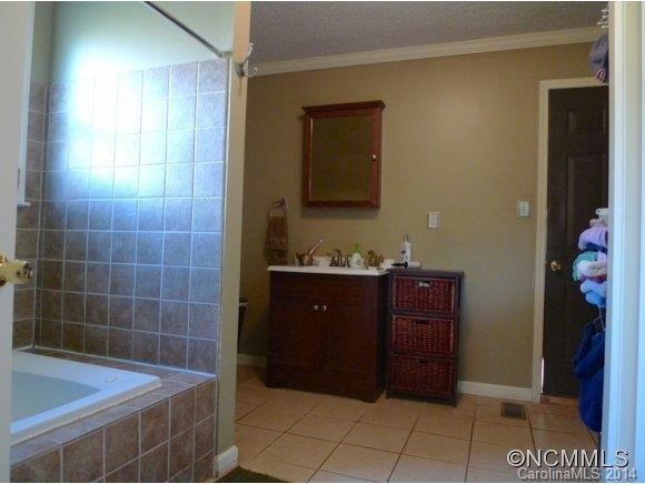 910 Enola Rd - Photo 10