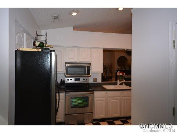 121 Forest Drive - Photo 11