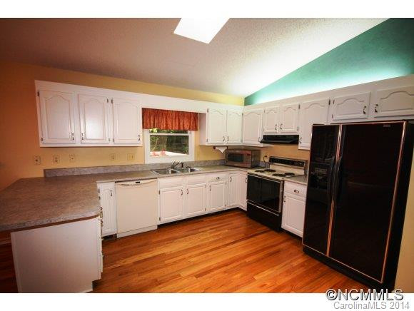 28 Country Ln - Photo 4