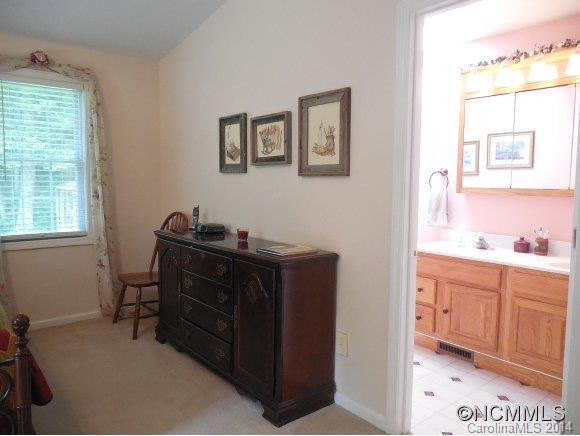 471 Woodfin Rd - Photo 9