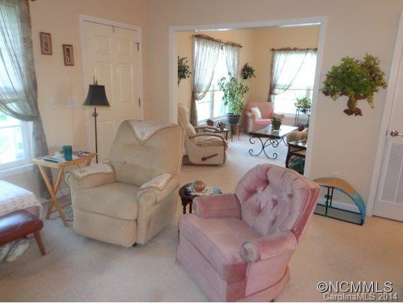 137 Middle Street - Photo 4