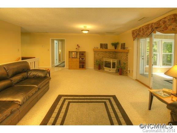 290 Skyland Drive - Photo 2
