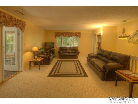 290 Skyland Drive - Photo 3