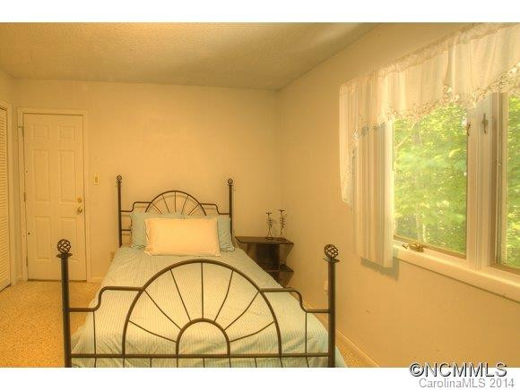 290 Skyland Drive - Photo 7