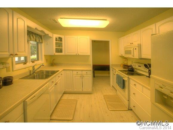 290 Skyland Drive - Photo 9
