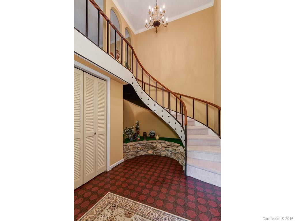 108 GREENBRIAR AVENUE - Photo 2