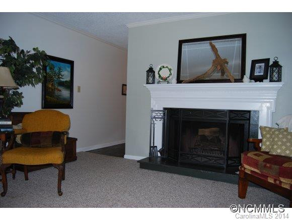 440 Crowfields Drive - Photo 2