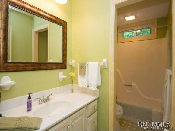 4 GALAX LANE - Photo 16