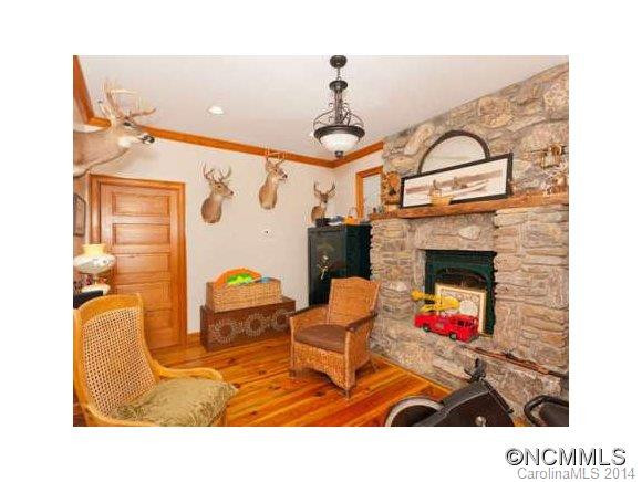 380 REEMS CREEK ROAD - Photo 11