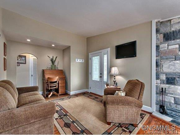 1 TRAMMELL AVE - Photo 3
