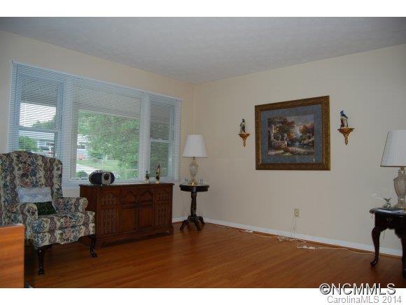 403 Reger Avenue - Photo 4